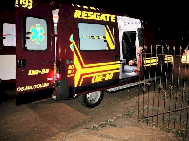 Ivinhema - Acidente entre moto e carro deixa uma vítima com fratura exposta.