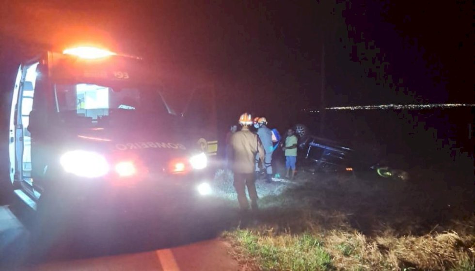 Motorista perde controle ao desviar de tamanduá entre Bataguassu e Santa Rita do Pardo.