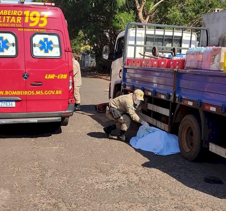 Nova Andradina - Homem morre esmagado em acidente entre moto e caminhão.