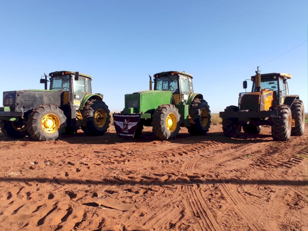 PMR prende quadrilha especializada em furto de maquinários agrícola e recuperou tratores furtados em Agua Clara.