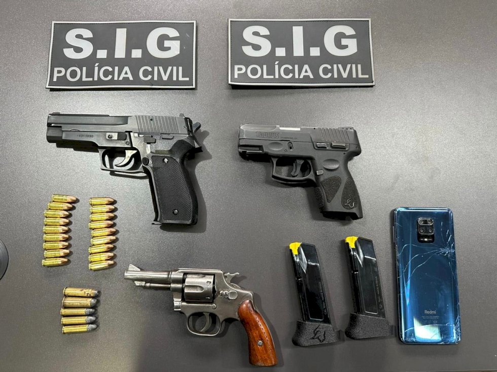 Ivinhema - Polícia Civil cumpre mandando de busca domiciliar e prende em flagrante homem por posse de arma irregular.