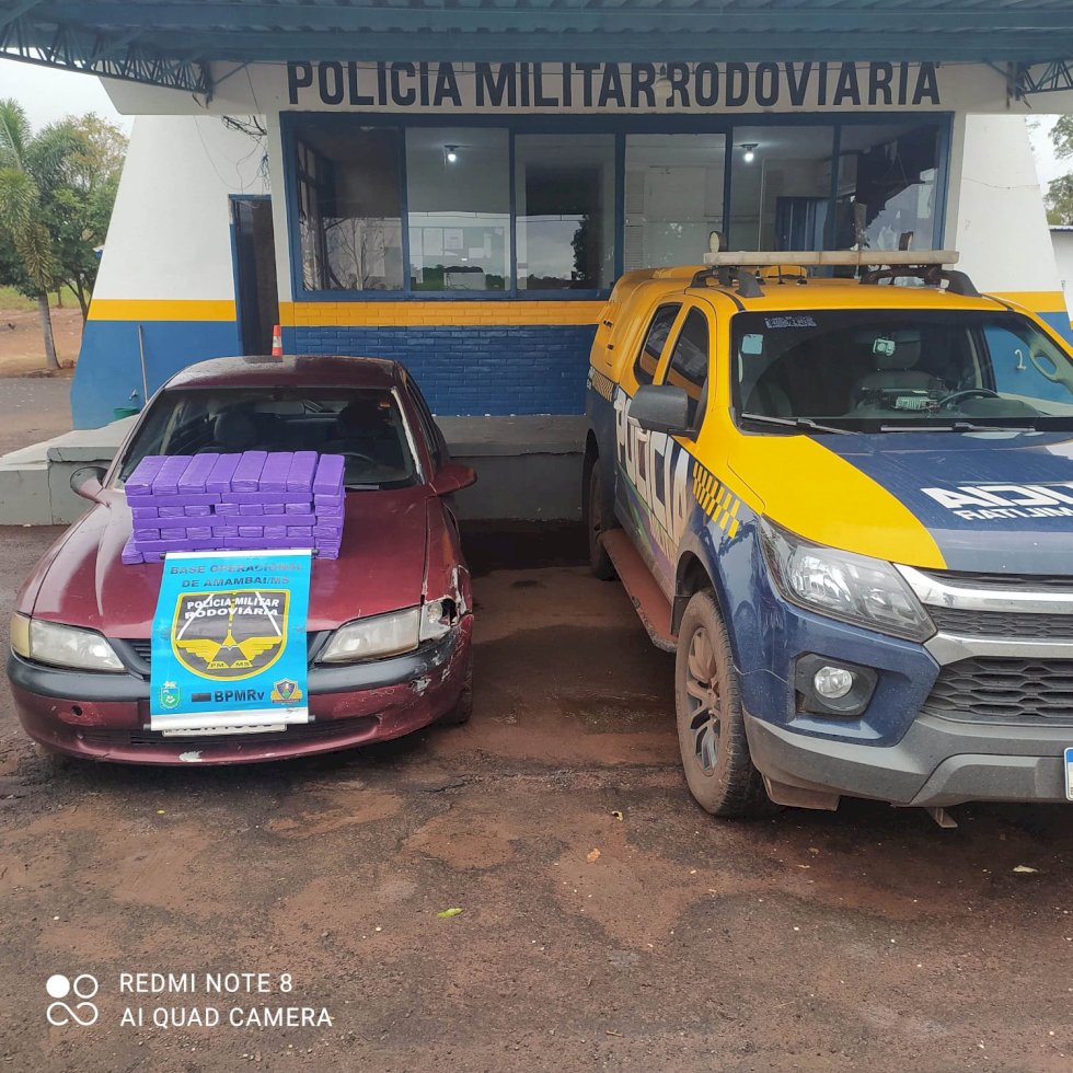 PMR apreende menor infrator por tráfico de drogas.