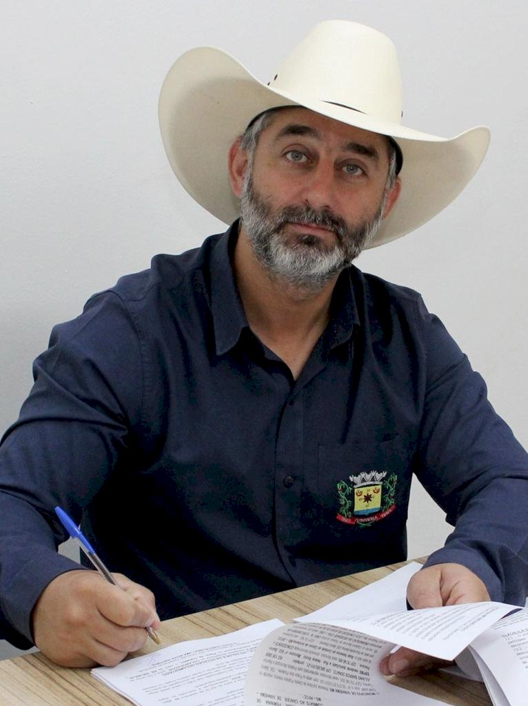 Prefeito Juliano Ferro abre mão do seu salário neste momento pela saúde e educação de Ivinhema e fala que está junto com colaboradores.