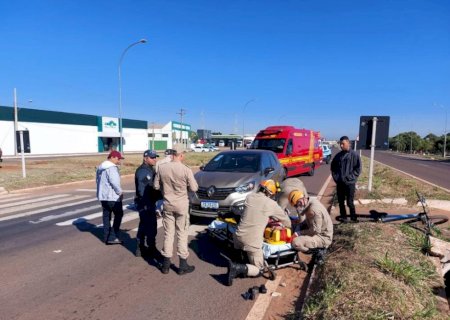 Mulher é atropelada em faixa de pedestre na BR-267 .