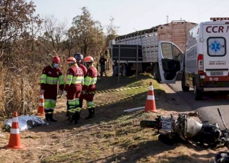 Acidente envolvendo quatro veículos deixa motociclista morto na BR-163.