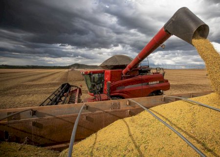 Conab estima safra recorde de 317,6 milhões de toneladas em 2023.
