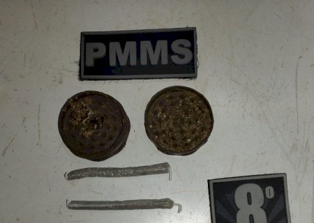 Polícia Militar conduz três pessoas para a delegacia portando drogas em Nova Andradina