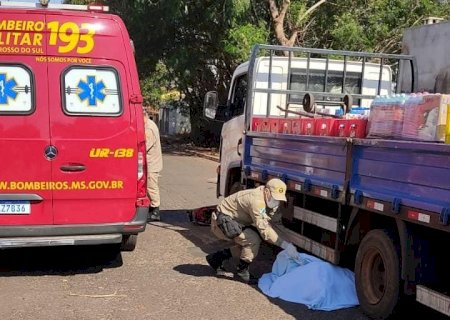 Nova Andradina - Homem morre esmagado em acidente entre moto e caminhão.