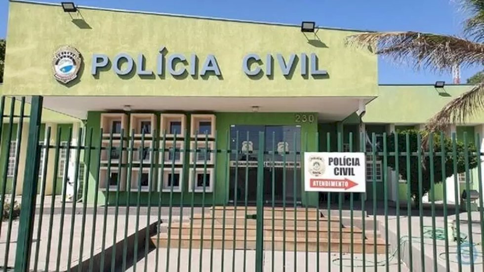Homem é preso ao ser flagrado pela esposa estuprando sobrinha de 13 anos .