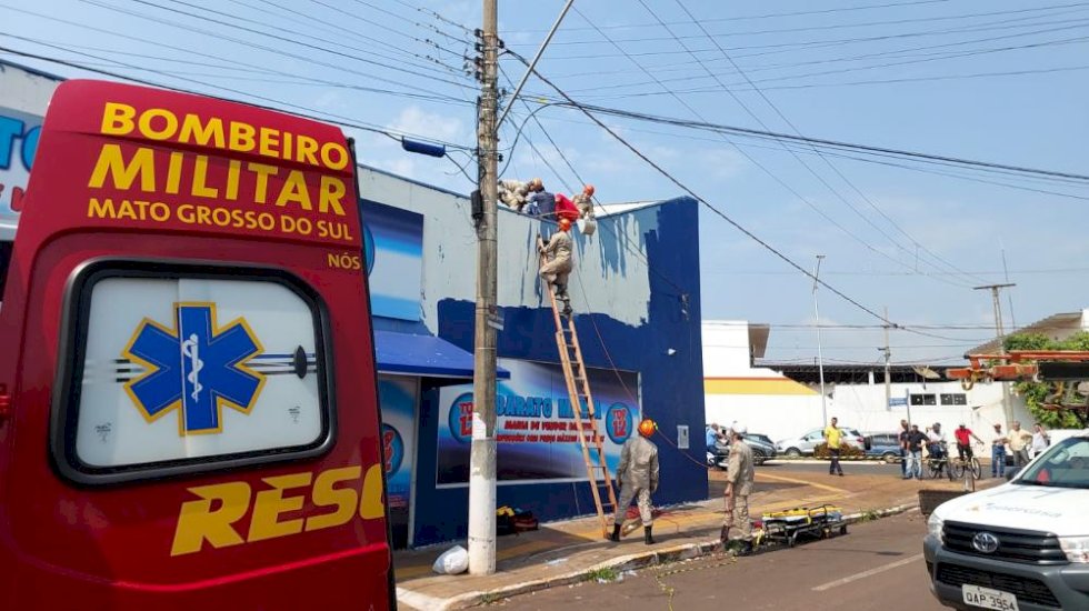 Pintor é ferido após choque elétrico em rede de alta tensão.