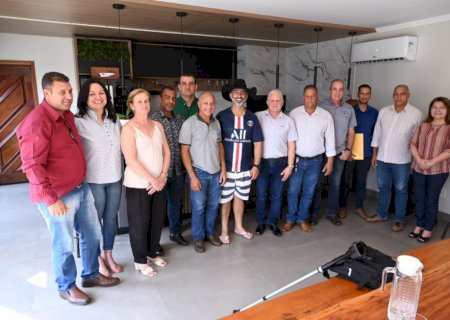 Prefeito de Ivinhema se reuniu com vereadores secretários e empresários
