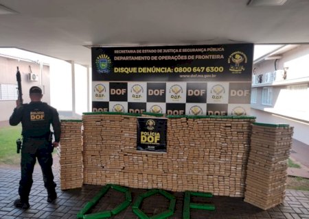 Traficante tenta fugir do DOF perde controle da direção e capota caminhonete carregada de maconha.