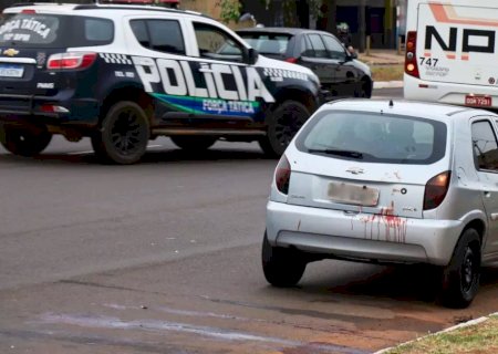 Homem saca revólver ao ser abordado pela polícia e acaba morto a tiros.