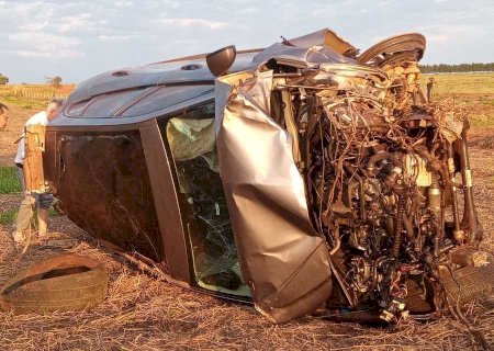 Jaguar fica destruído em capotagem entre Bataguassu e Nova Casa Verde