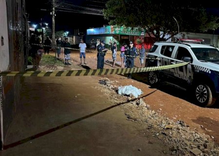 Mulher é morta a golpes de faca.