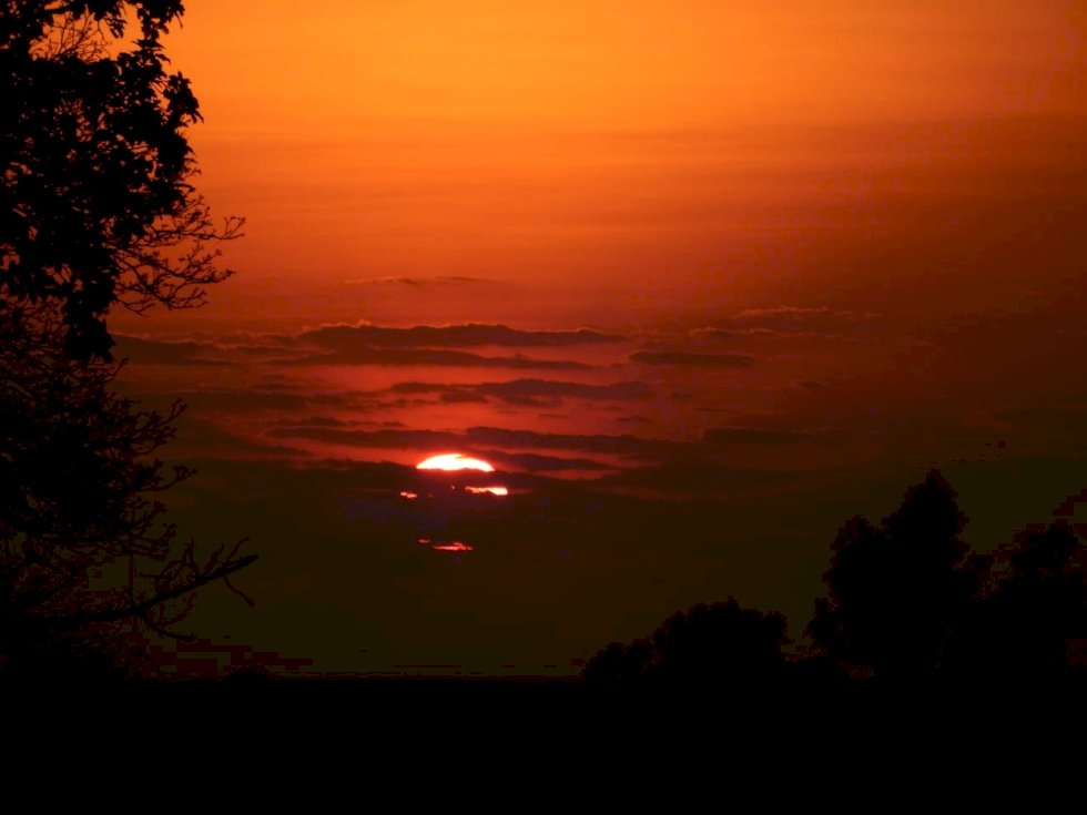 Previsão de sol e aumento do calor em MS neste sábado.