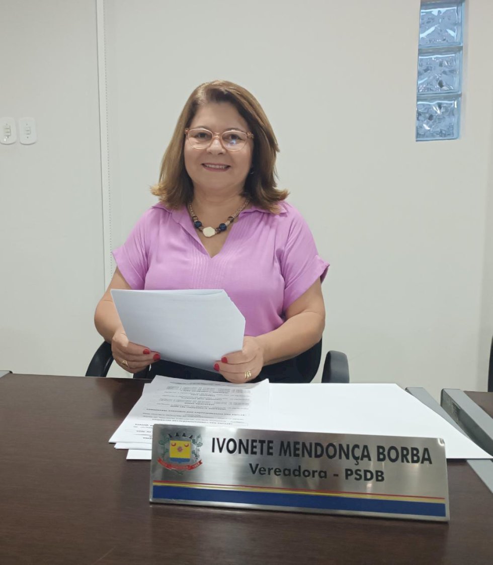 IVONETE MENDONÇA SOLICITOU A INSTALAÇÃO DE PLACAS COM A NOMENCLATURA DAS RUAS E AVENIDAS EM TODOS OS BAIRROS DA CIDADE
