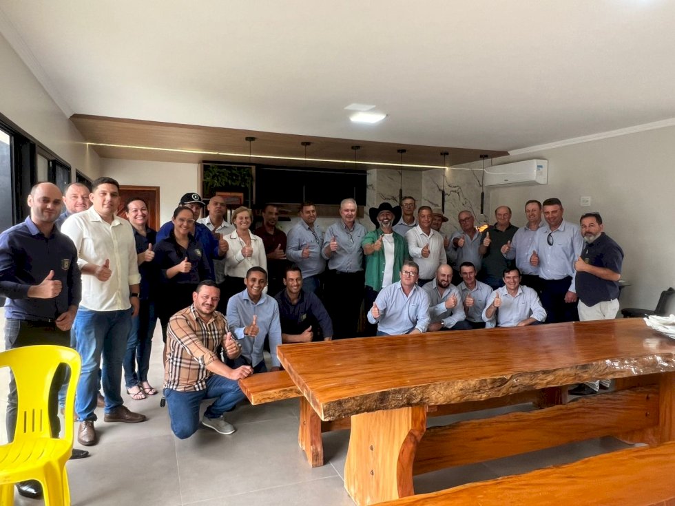 Município de Ivinhema oficializa doação de prédio para cooperativa