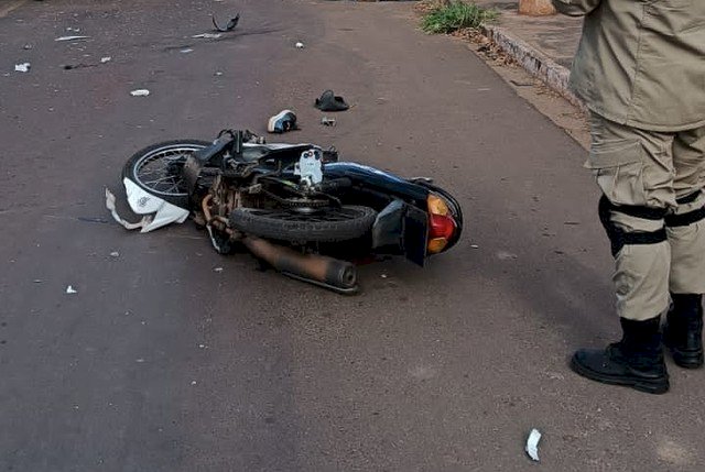 Motociclista morre em acidente com caminhonete