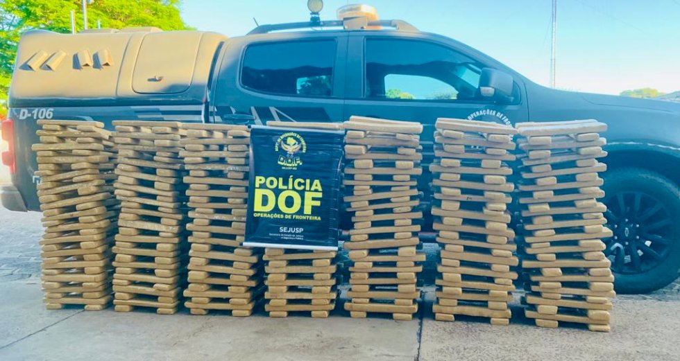 Veículo roubado que seguia para o Paraná com mais de 300 quilos de maconha é recuperado pelo DOF