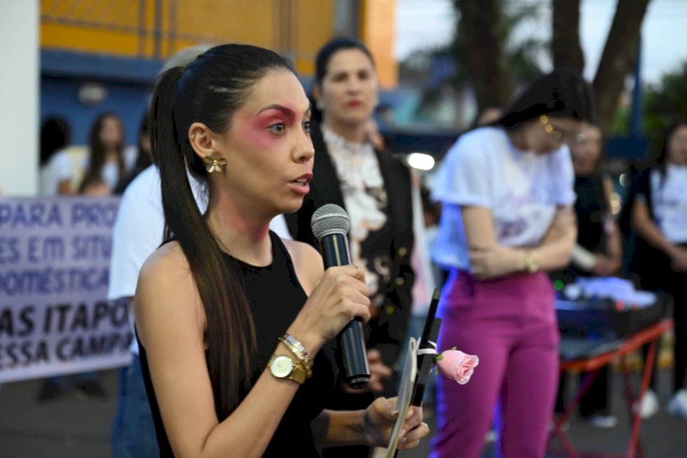 Agosto Lilás em Ivinhema foi encerrado com ato na Praça Central.