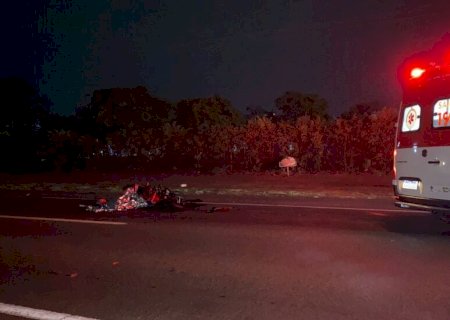 Motociclista morre depois de bater na traseira de carreta em curva na BR-158