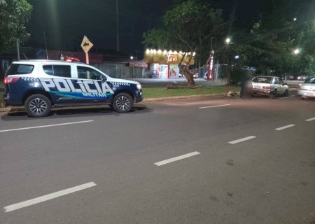 Após atropelar motociclista, motorista é agredido até ficar desacordado.