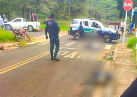 Dois homens são mortos a tiros no meio da rua em cidade da fronteira.