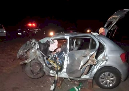 Colisão entre veículos na BR-163 deixa um morto e seis feridos.