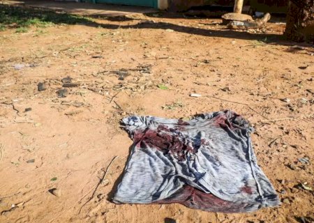Homem é morto a tiros pela PM após esfaquear idoso .