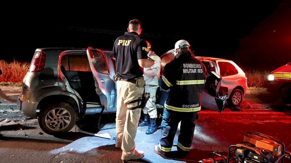 Acidente na BR 267 em Bataguassu deixa duas vítimas fatais e outras com ferimentos graves.