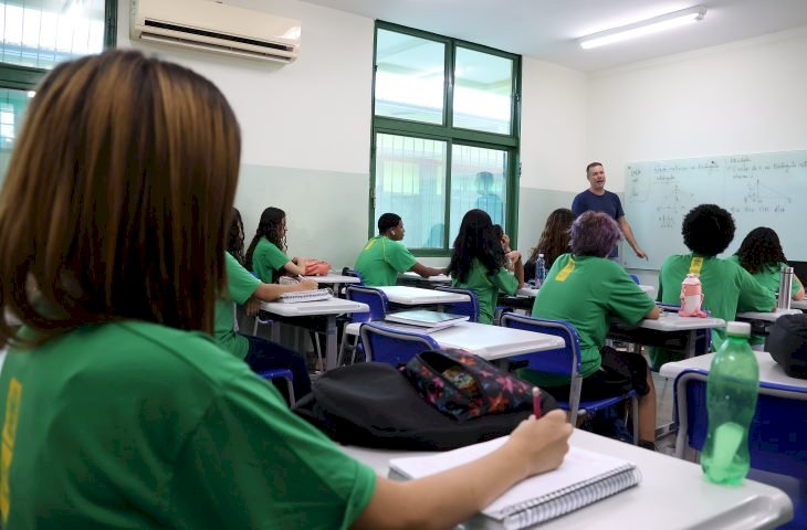 Maior do Brasil: publicado decreto e lei que reajustam salário de professores de MS