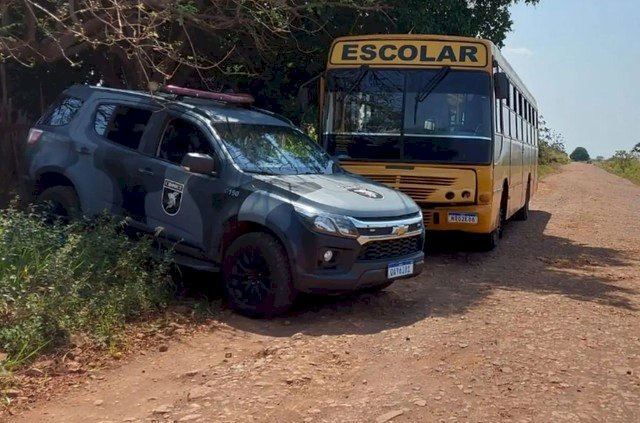 Ônibus escolar é apreendido com 1 tonelada de maconha