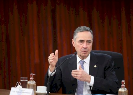 Não é hora de mexer no STF, diz Barroso após atos do Congresso.