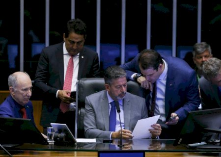 Câmara aprova projeto de lei de taxação para super-ricos.