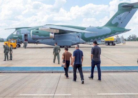 Terceiro avião trazendo brasileiros de Israel chega ao Brasil