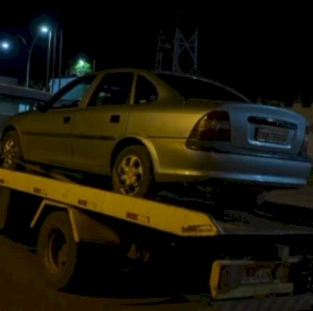 Bandidos são mortos pela polícia ao sequestrarem motorista de caminhão prancha