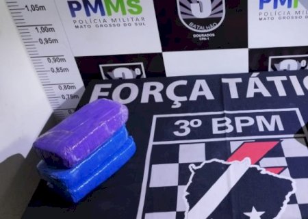 Mulher foi a Dourados fazer programa é presa na Vila São Pedro com droga