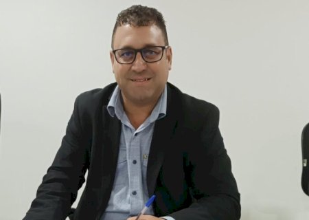 VEREADOR BIRA SOLICITOU A INSTALAÇÃO DE COBERTURA E BANCOS FIXOS EM FRENTE AO POSTO DE SAÚDE, ASSIM COMO A REFORMA DO ANTIGO POSTO E O FUNCIONAMENTO DO POÇO ARTESIANO DO NÚCLEO DO DISTRITO DE AMANDINA