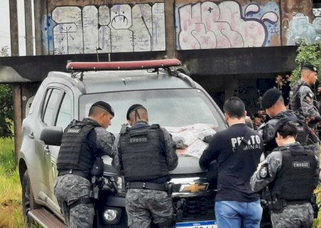 Ladrões de caminhonete são mortos e refém libertado