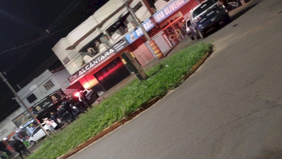 Homem esfaqueia a mãe, é baleado pela PM e morre