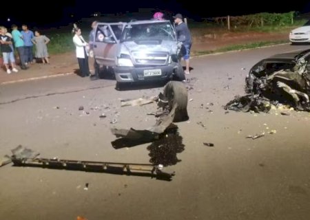 Motorista fica presa às ferragens após carro perder o controle em cruzamento