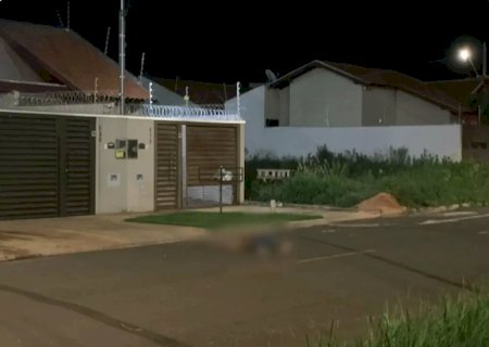 Homem é morto com mais de 20 tiros na frente da esposa e filho