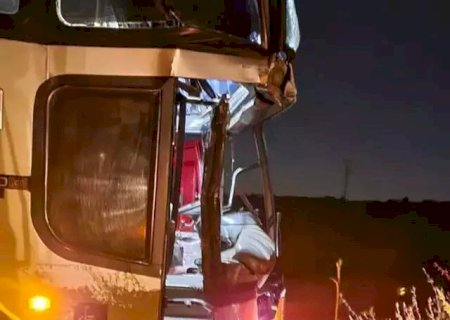 Quatro pessoas ficam feridas em acidente envolvendo dois ônibus na BR-262