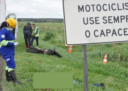 Motociclista morre na MS 306 após perder controle da moto e colidir em Placa