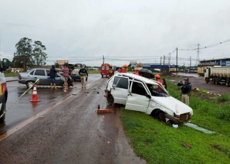 Mulher é socorrida em estado grave após acidente no trevo do Potreirito