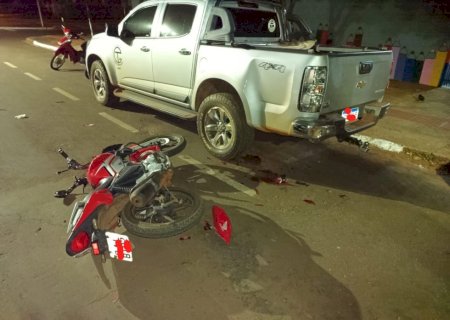 Ivinhema - Motociclista colide em veículo parado no bairro centro