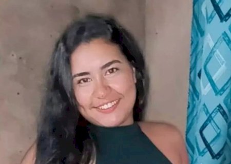Condutor de Gol fura sinal, atinge moto e mata passageira