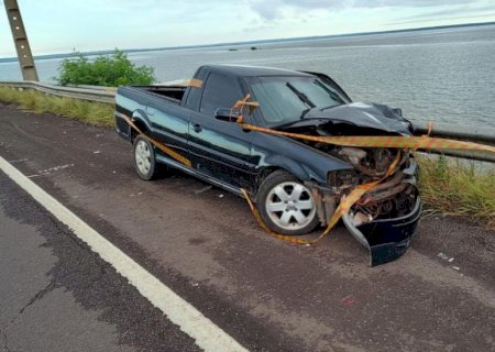 Acidente entre Saveiro e Corolla é registrado próximo à Ponte Hélio Serejo, entre Bataguassu e Presidente Epitácio