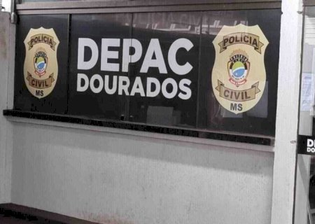 Homem sai da prisão e tenta matar a mãe com pedaço de pau